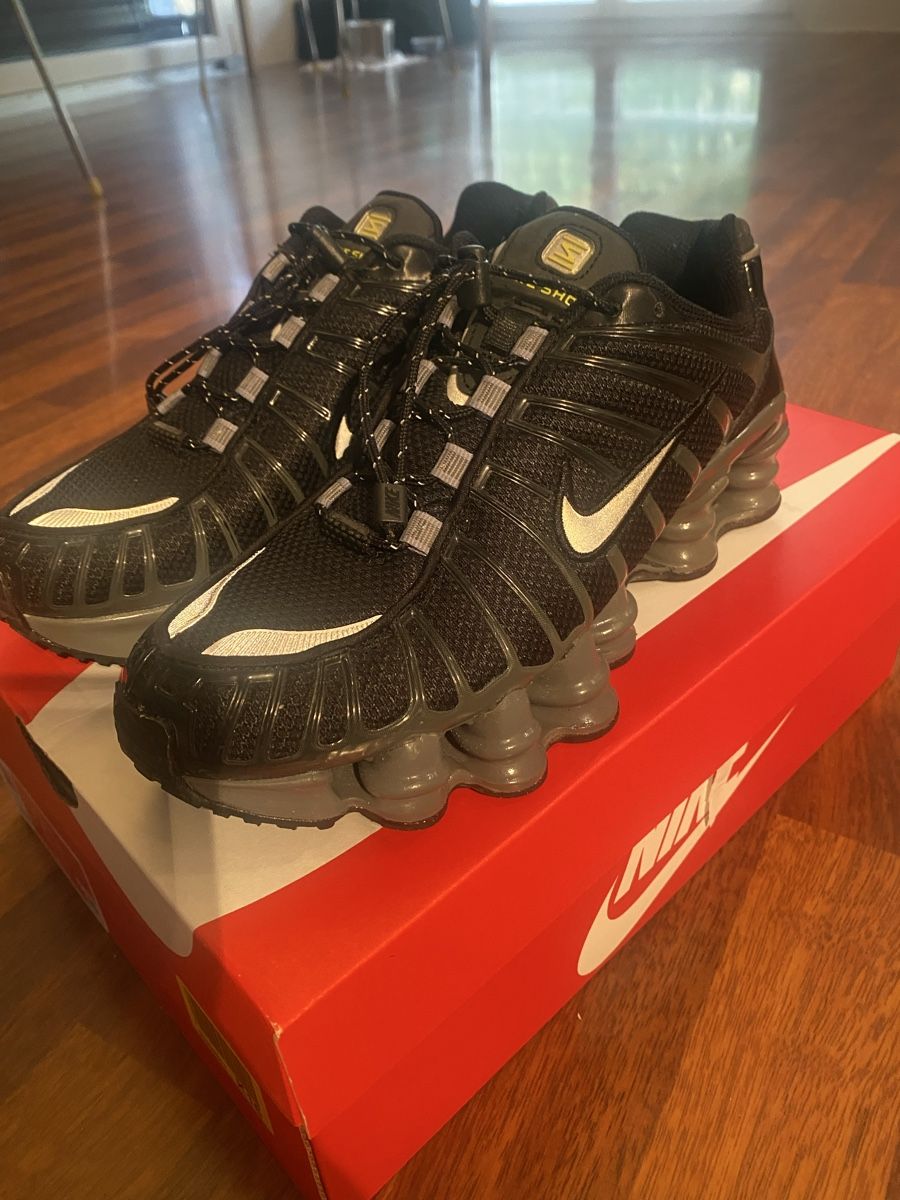Scarpe da donna: Nike Shox – Nuovo (secondo la descrizione) da Holderbank AG venduto da leooo.sie