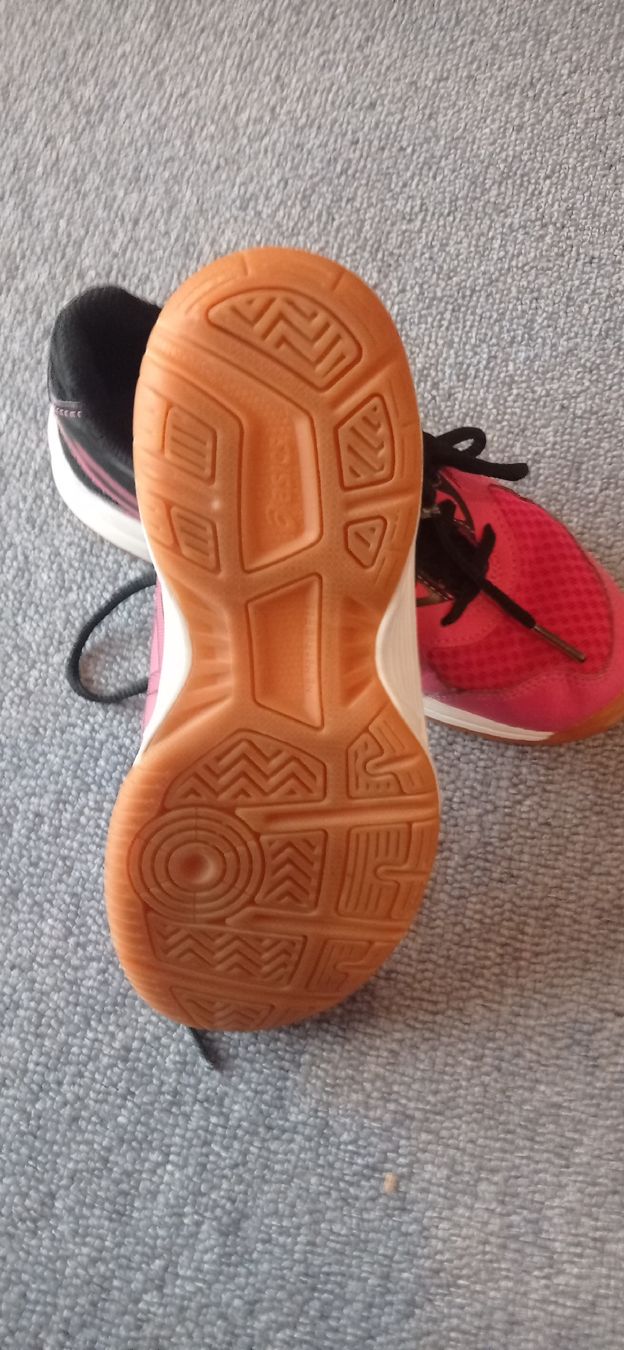 Asics Scarpe per ragazze: Hallenturnschuhe Asics 34.5 – Usato da Maienfeld venduto da Alpenblume12 1
