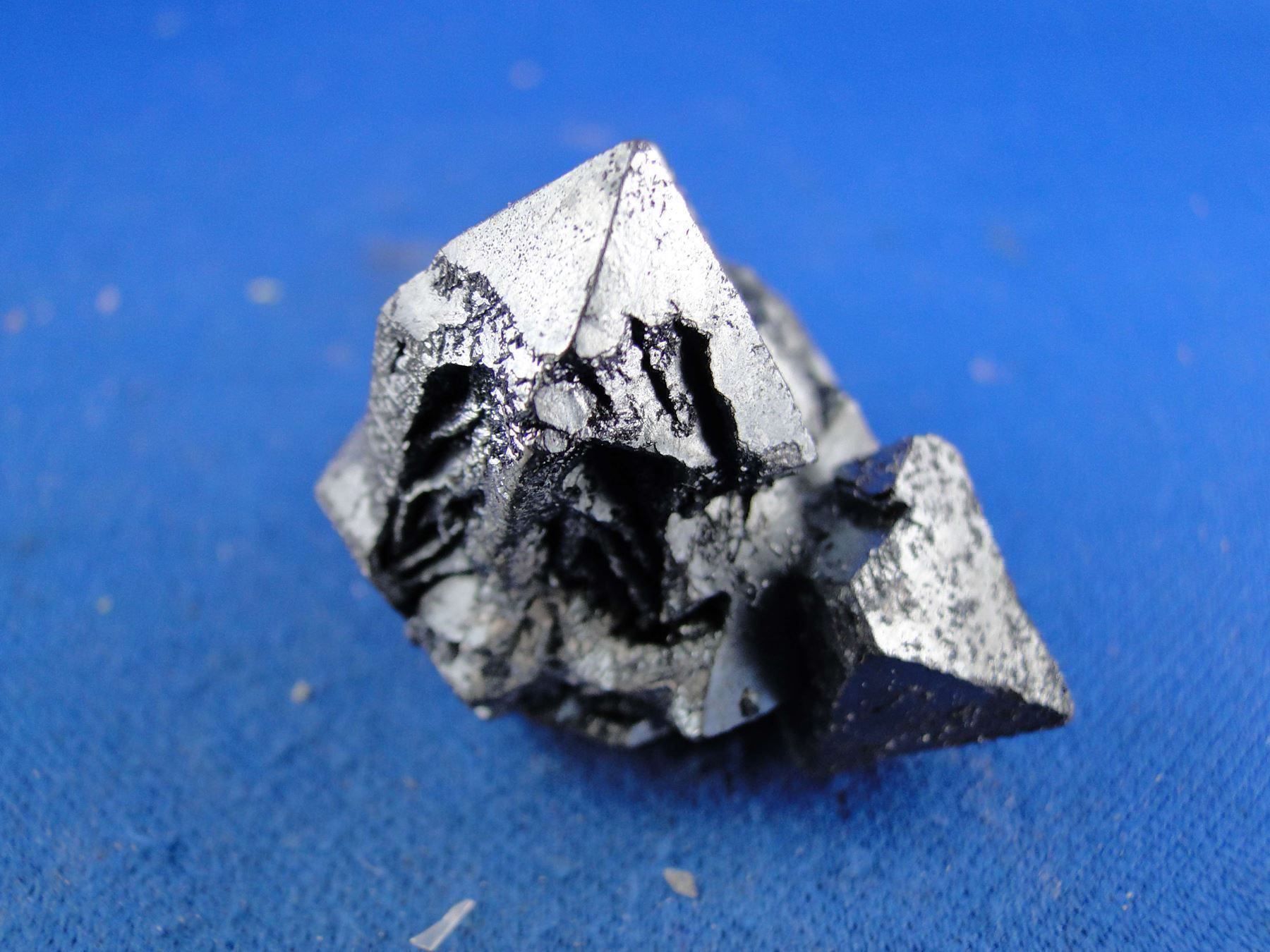Minerali & Pietre curative: Haematit psm Magnetit – Usato da Schinznach Bad venduto da Demerald 3