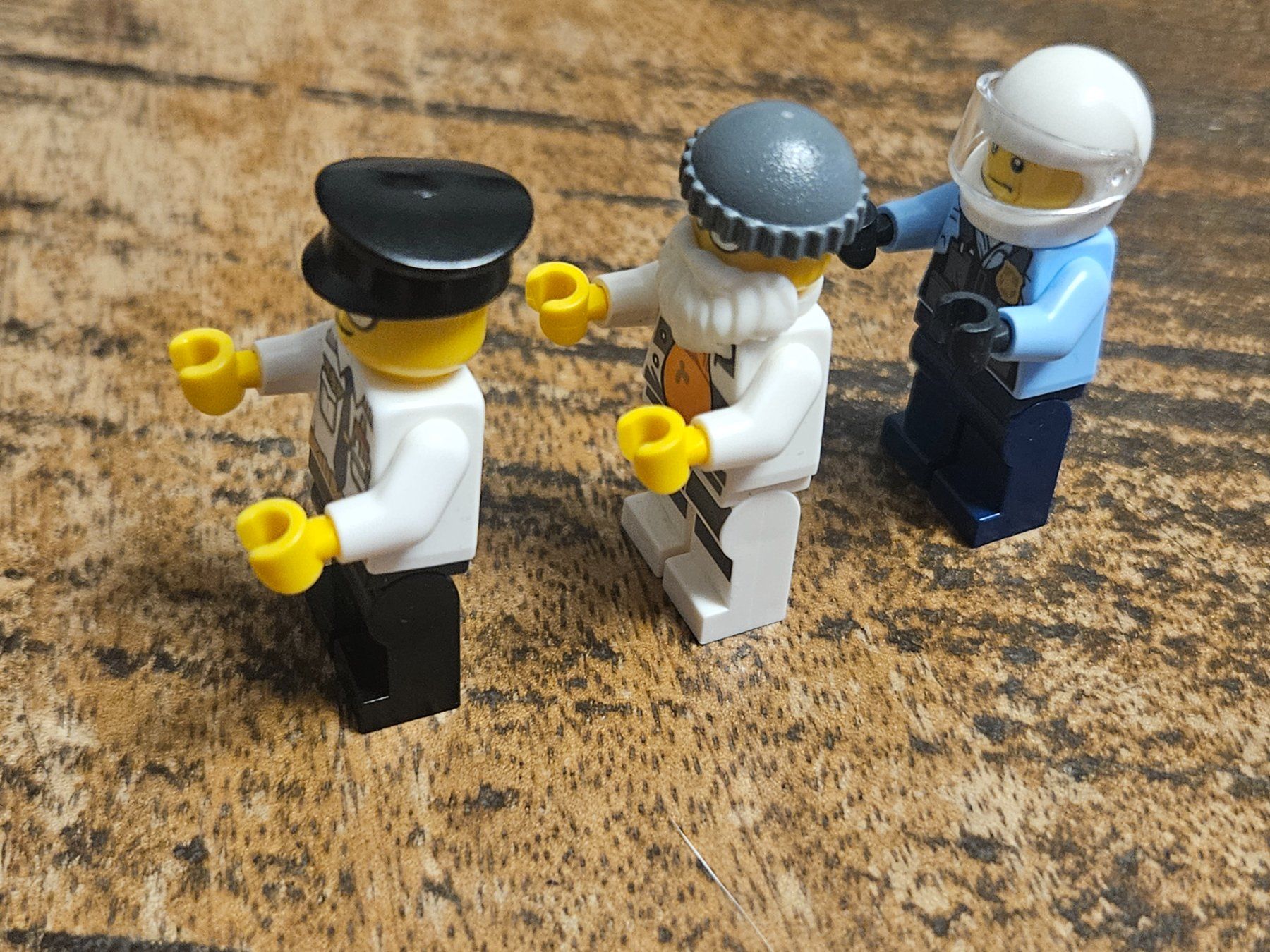 Lego Kit di costruzioni: lego lot de 3 figurines – Usato da Confignon venduto da Ecrofigs 2