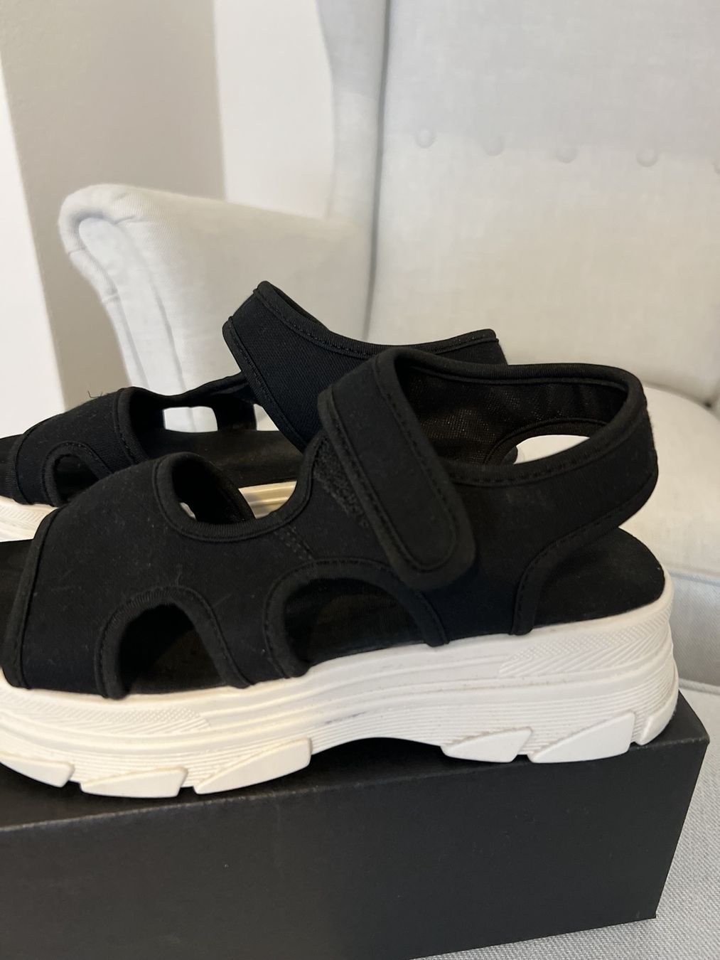 Scarpe da donna: Damensandalen schwarz Grösse 38 – Usato da Basel venduto da M.M_ 3