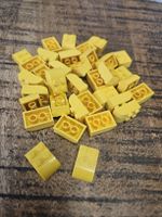 lego 6215 lot de 35 pièces Yellow Slope, Curved 3 x 2