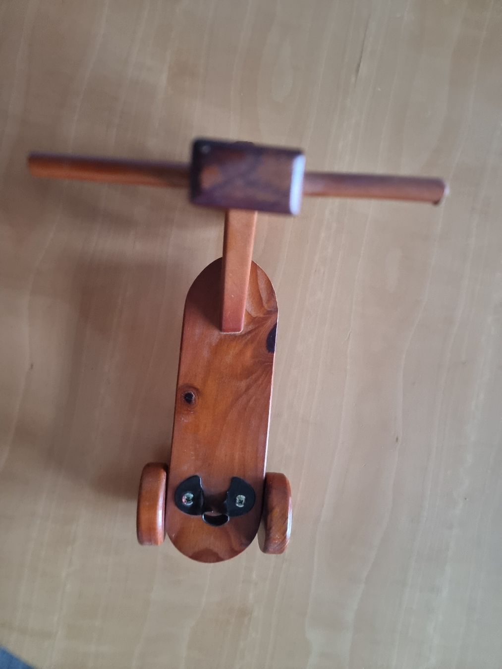 Holzartikel: Trottinett●●●Holz●●●mit einer Dame – Gebraucht aus Uetendorf von .Eidgenosse. 2