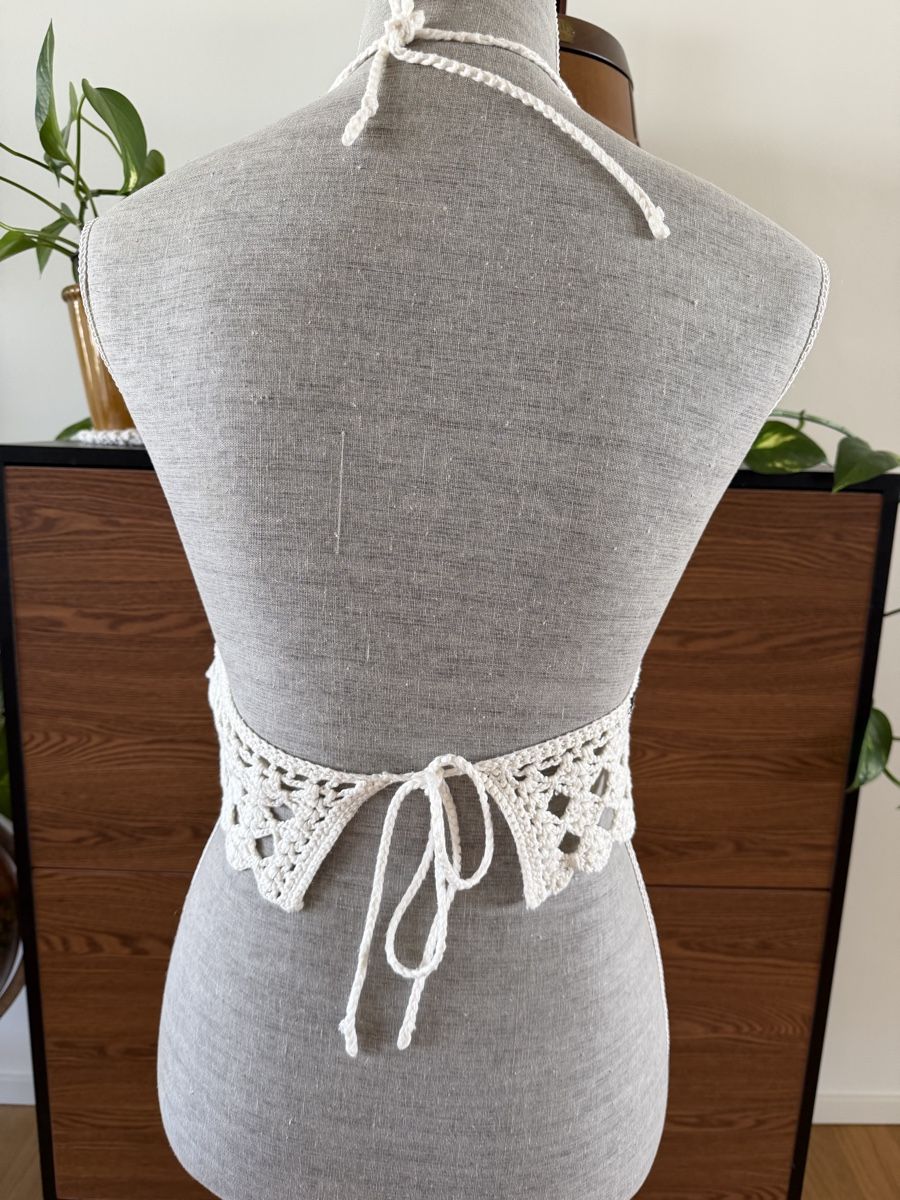 Top: Beige Crochet Crop Top Bundle - Perfect for Summer! – Usato da Zürich venduto da jk_zh 2