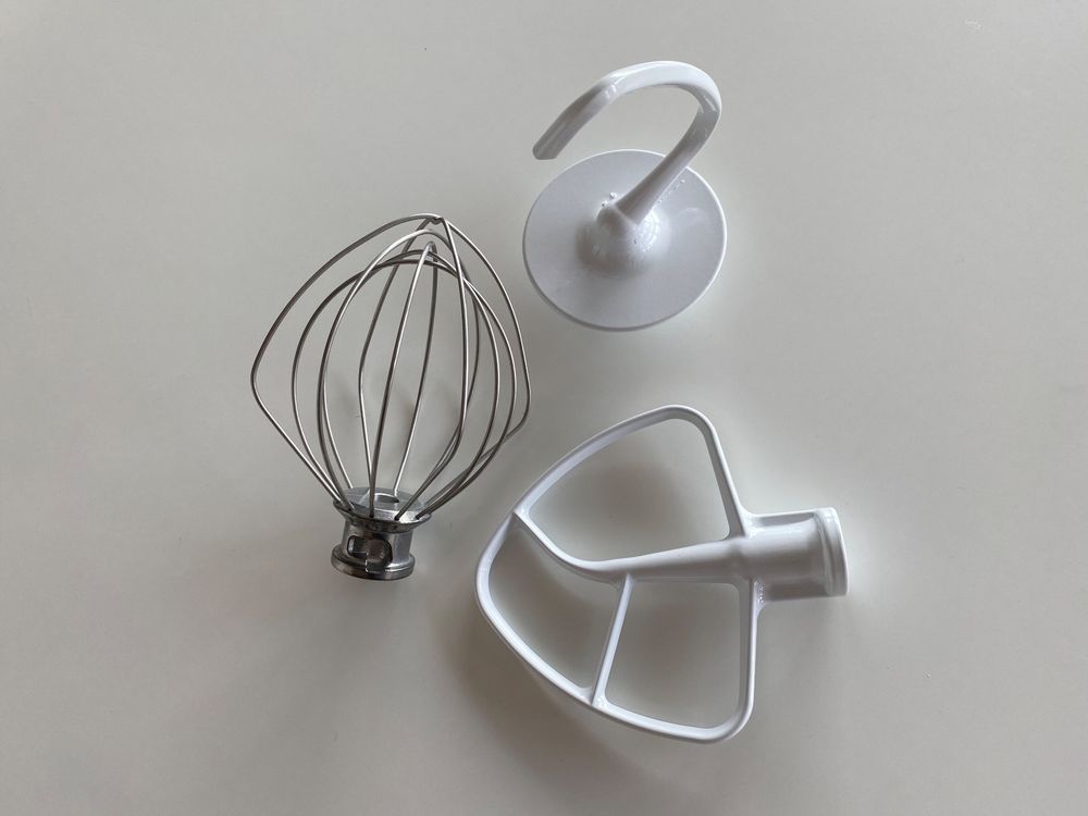 KitchenAid Flacher Schneebesen – 29cm, Edelstahl, Ergonomischer Griff, Spülmaschinenfest