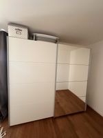Schwebetürenschrank Quadra mit Spiegel – 226 × 210 × 62 cm