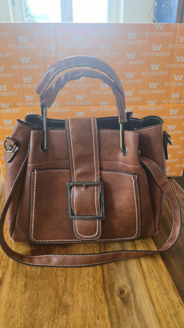 Borse da donna: Ledertasche – Usato da Hinwil venduto da Wo-ma14