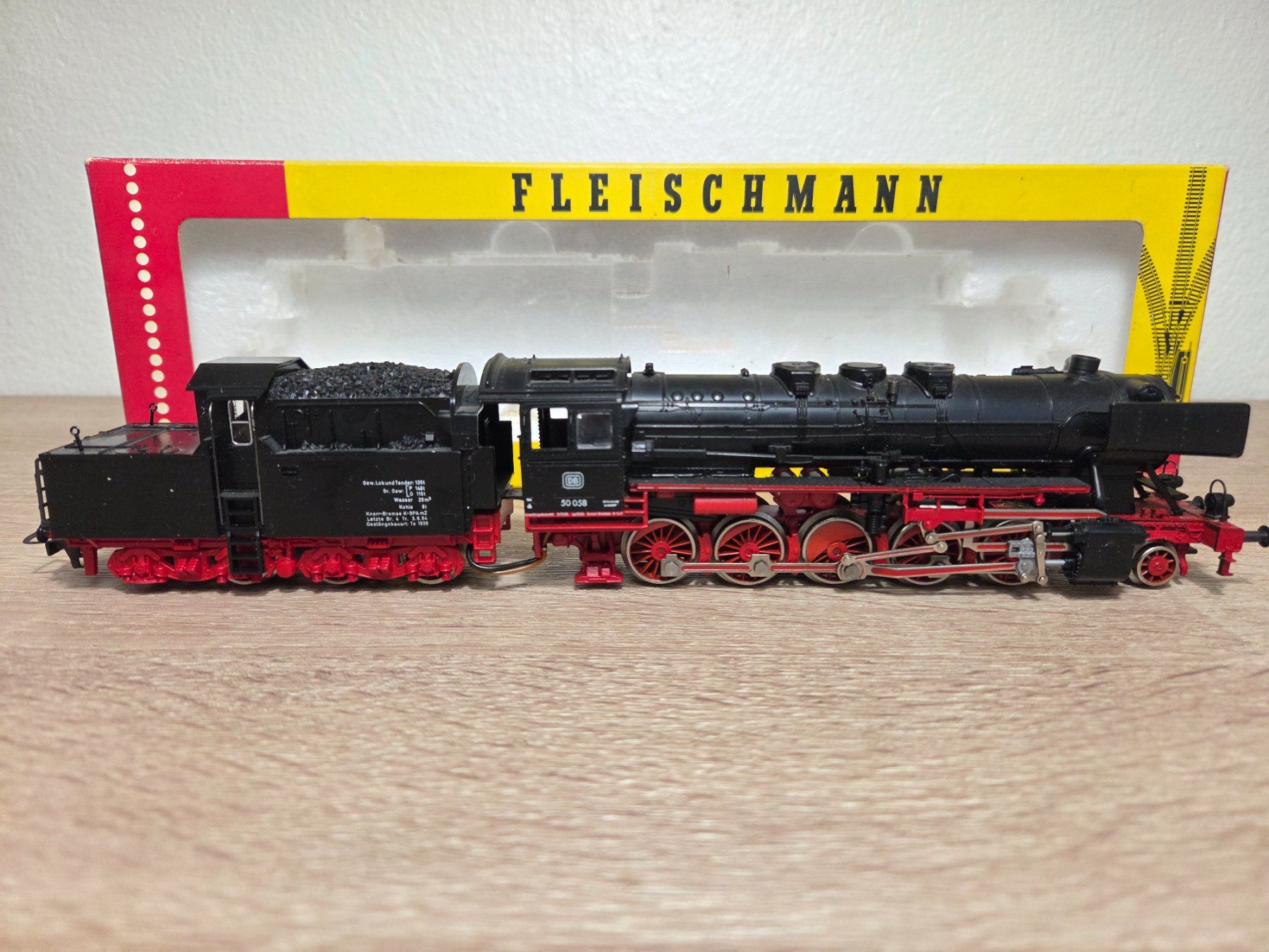 Fleischmann Modellini di ferrovie: Fleischmann 4363 Dampflok BR 50 DB H0 – Usato da St-Aubin-Sauges venduto da Lo_Go 1