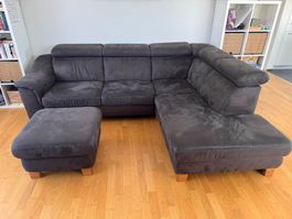 Gemütliches Ecksofa mit Hocker braun