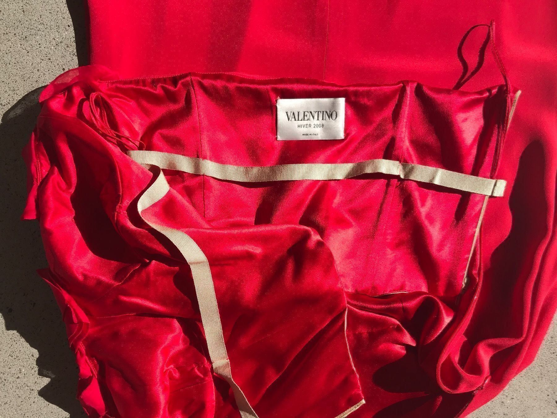 Valentino Vestiti: Rotes Valentino Kleid mit Nerzstola, machen Sie ein Angebot – Usato da Richterswil venduto da Solemare47Nicole 5