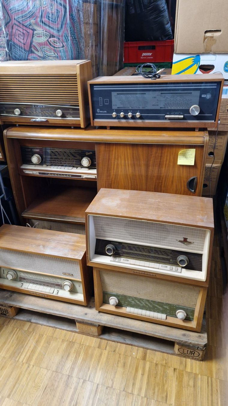 Radio: Röhrenradio Sammlung div Modelle – Usato da Wädenswil venduto da tometino 2