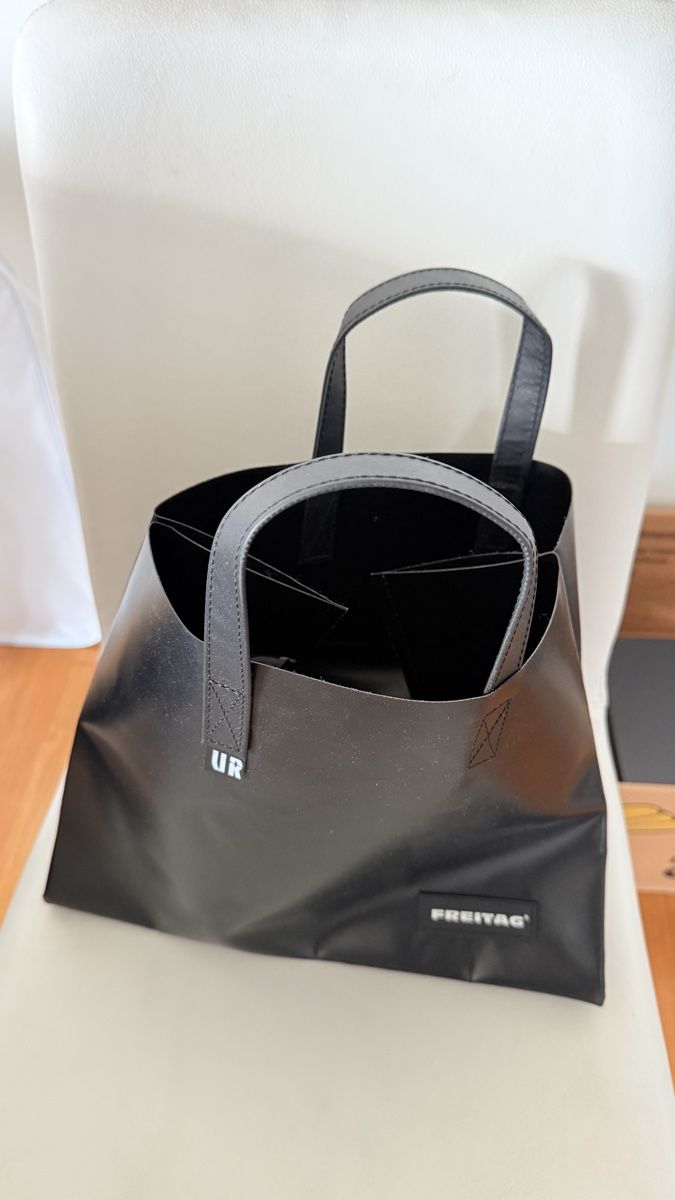 Freitag Taschen: Freitag Cake Bag komplett schwarz – Gebraucht aus Muri AG von Madoxx72 1