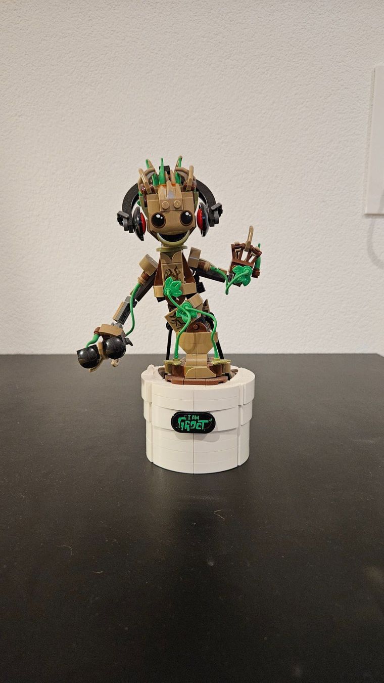 Lego Statuette: 76297 LEGO MARVEL	Tanzende Groot – Usato da Altnau venduto da marcostue