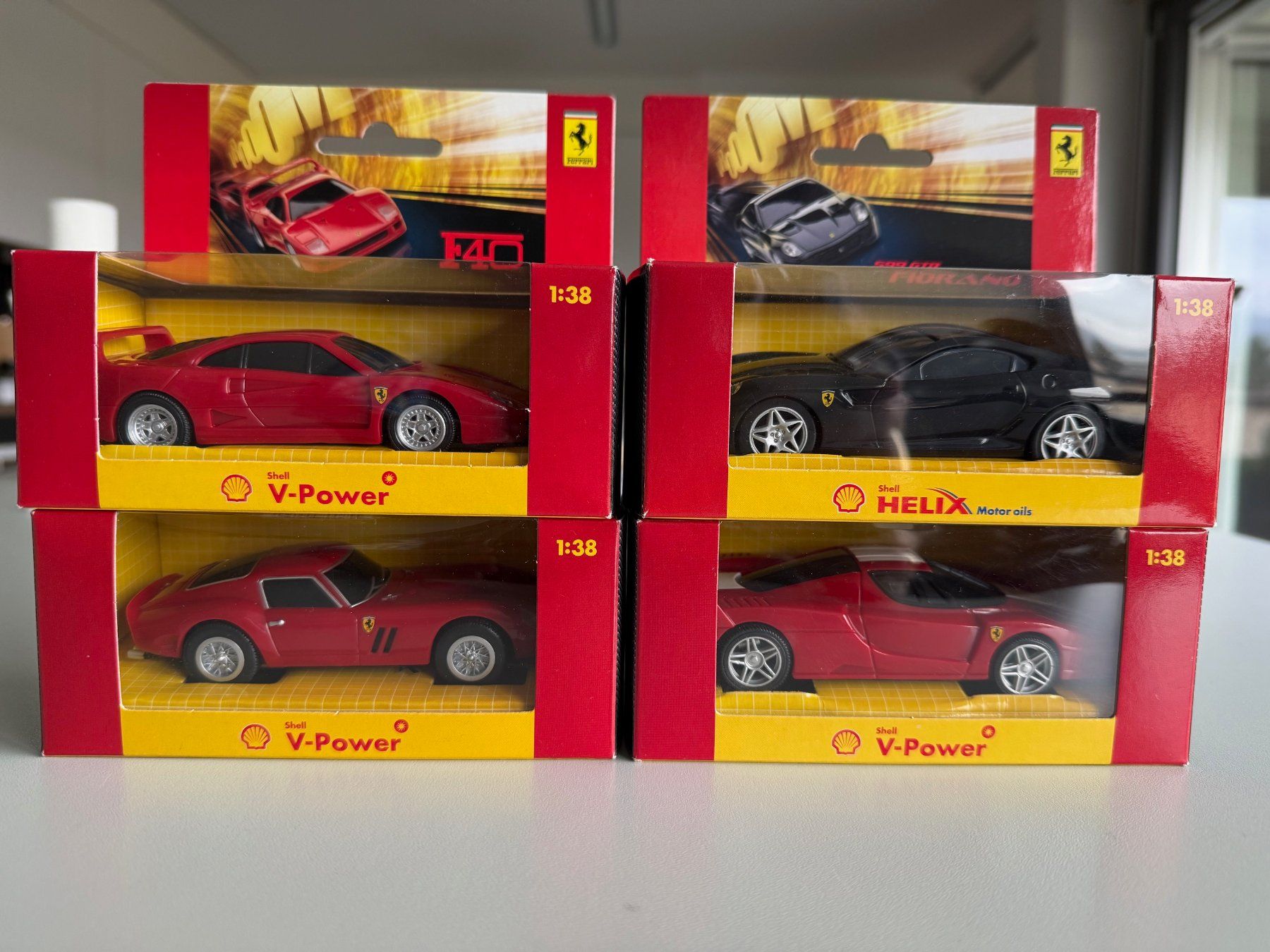 Ferrari Modellini d'auto: 4 Ferrari Modellauto 1:38 – Usato da Zürich venduto da Hobit2