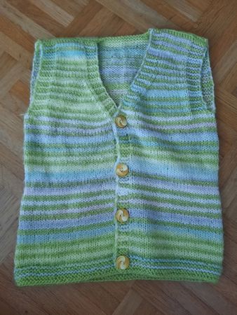 Gestrickte Kinderweste in bunten Frühlingsfarben, Gr. 104