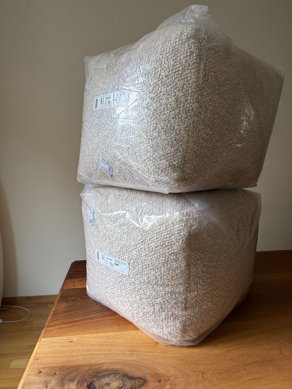 Micasa Hocker: 2 Stk. CAMEO Pouf von micasa – neu und originalverpackt – Neu und originalverpackt aus Zürich von Whynotkurt 7