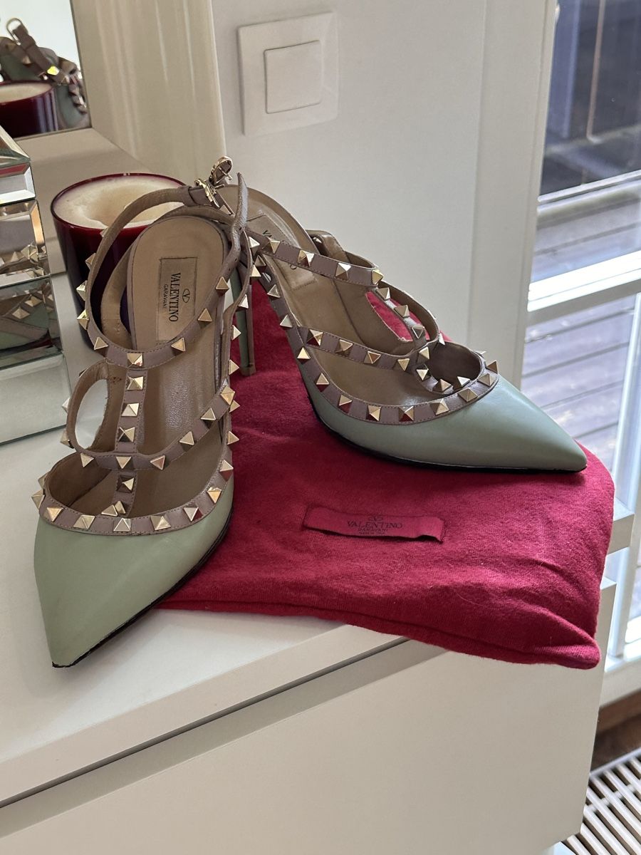 Valentino Damenschuhe: Valentino Garavani Rockstud  – Gebraucht aus Mies von larmela