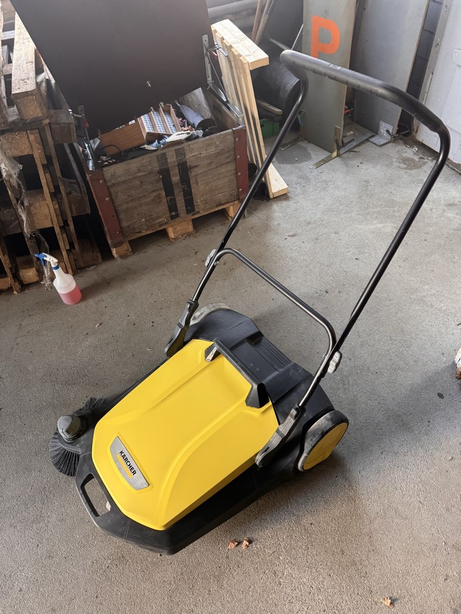 Tutte le macchine: Karcher handkehrmaschine kehrmachine – Usato da Künten venduto da tot_bw26 1