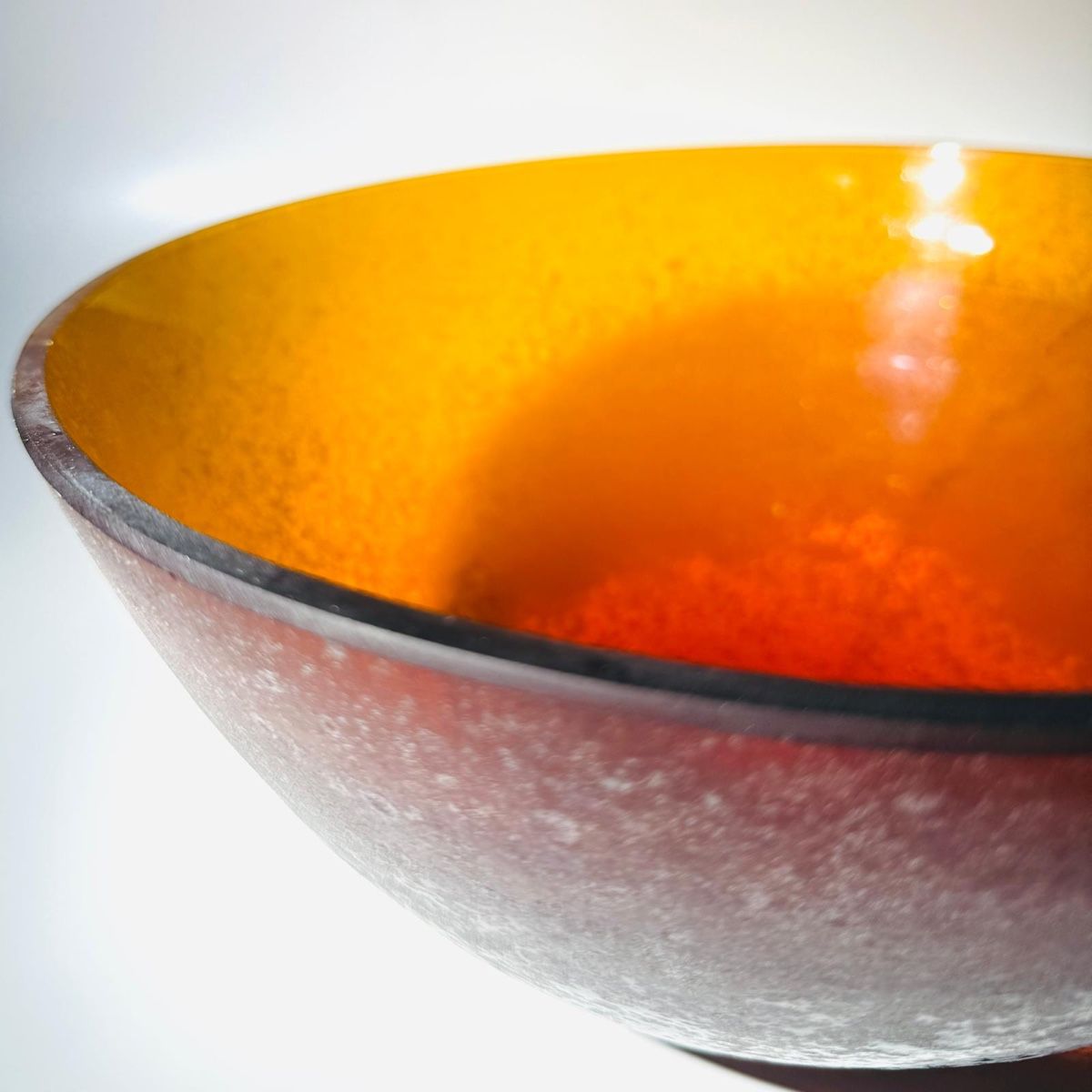 Murano Ciotole: Wunderschöne bernsteinfarbene Murano-Schale in Scavo-Technik – Usato da Luzern venduto da downtonabbey 3