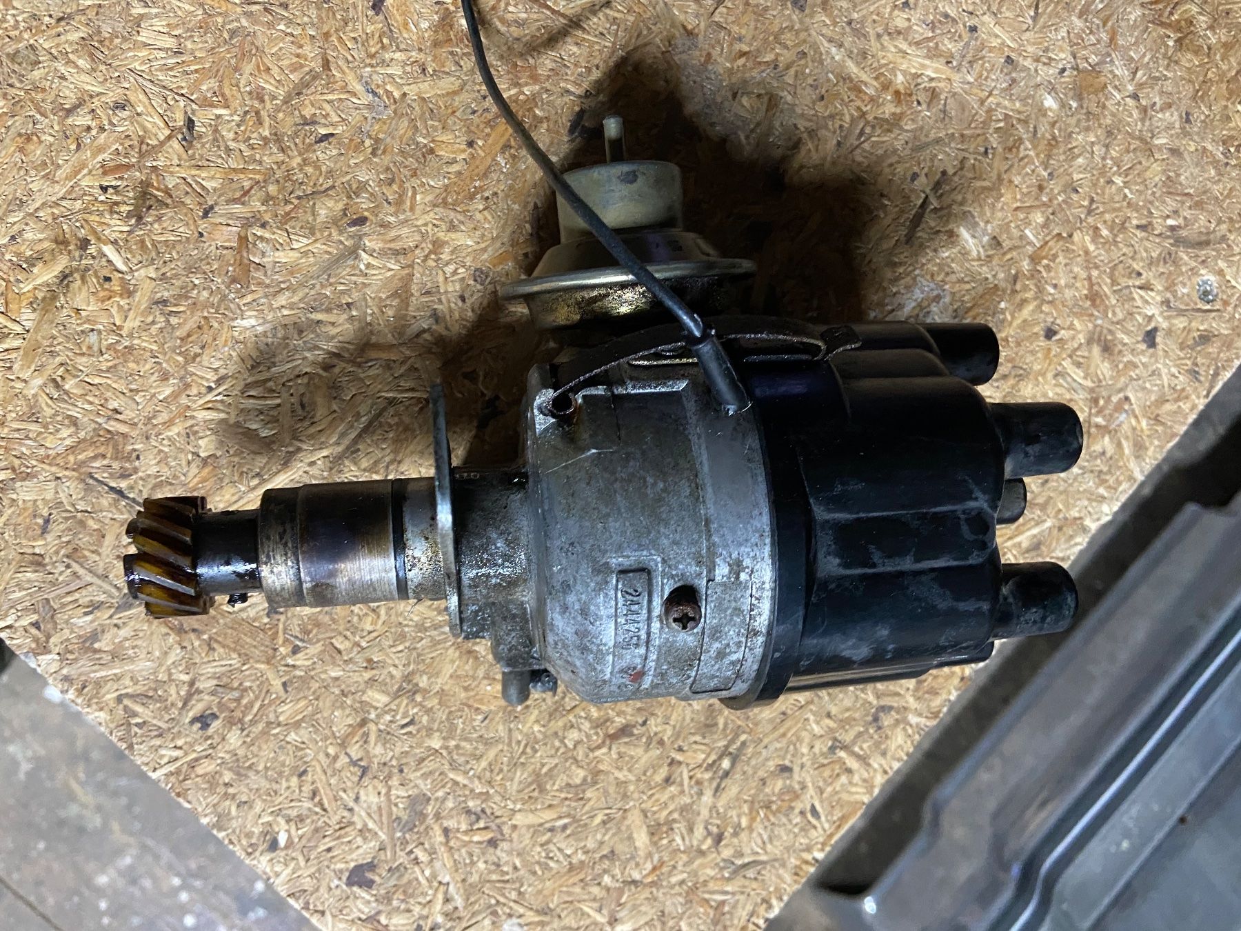 Alle Autoersatzteile: Zündverteiler Slant six motor – Gebraucht aus Krummenau von Deezley
