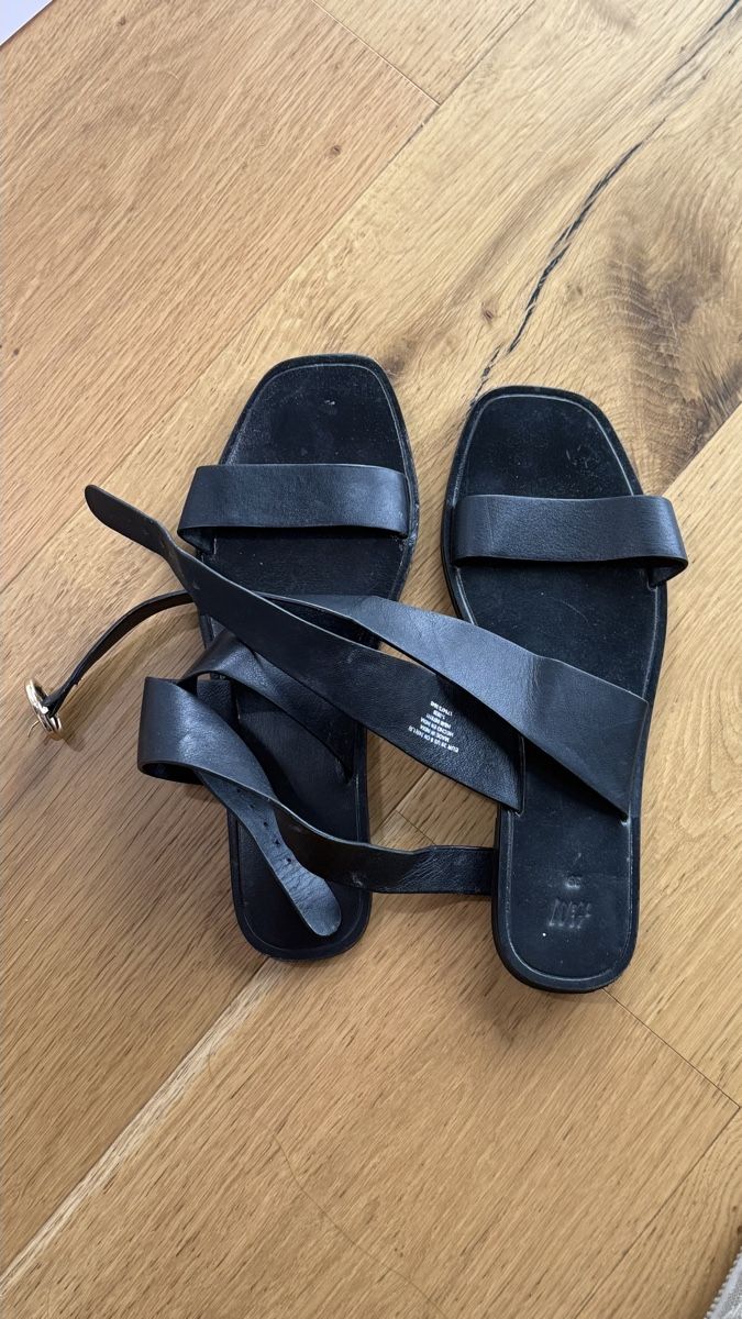 H&M Scarpe da donna: Premium H&M Black Leather Sandals, Size  39 – Usato da St-Gingolph venduto da Ynatka