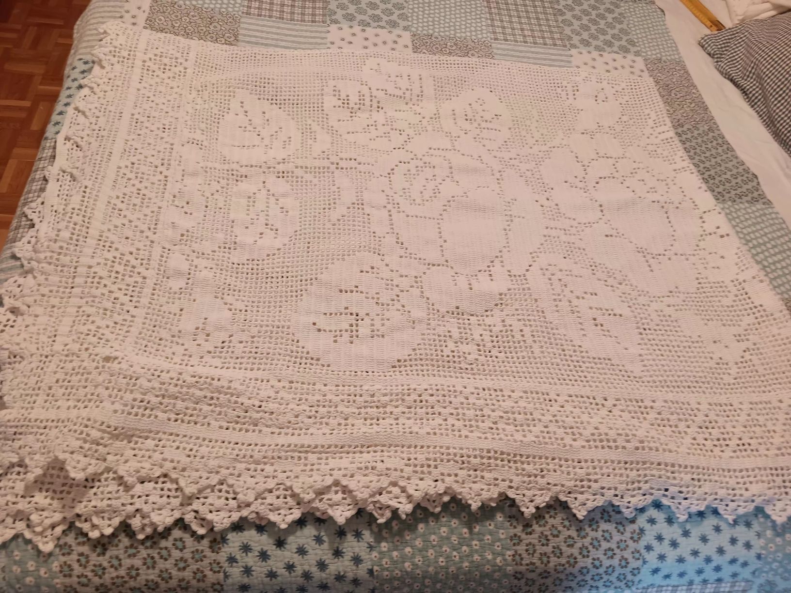 Linge de lit: gehäckelte bettüberwurf  – D'occasion à Ambrì par Maerz87 1