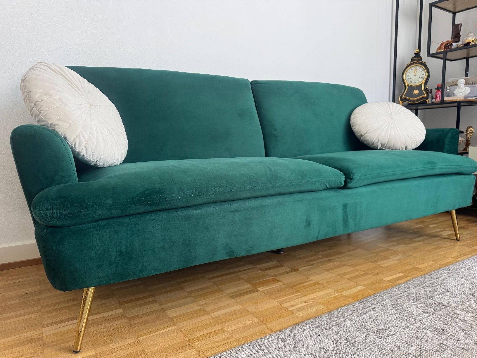 Divani: Dunkelgrünes Samtsofa mit Chaiselongue & Schlaffunktion – Ne – Usato da Zürich venduto da LuciusMalfoy 1