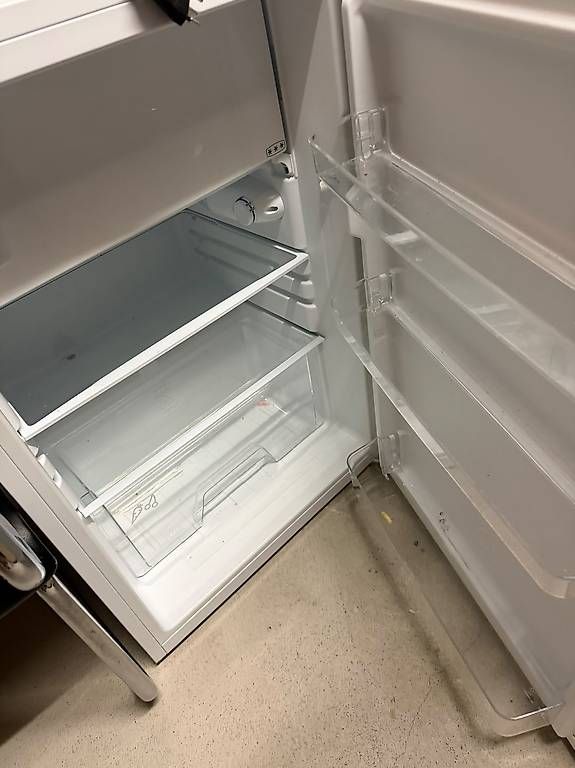 Frigoriferi: Kühlschrank mit Gefrierfach – Usato da Hinwil venduto da Ma_ma_1921 3