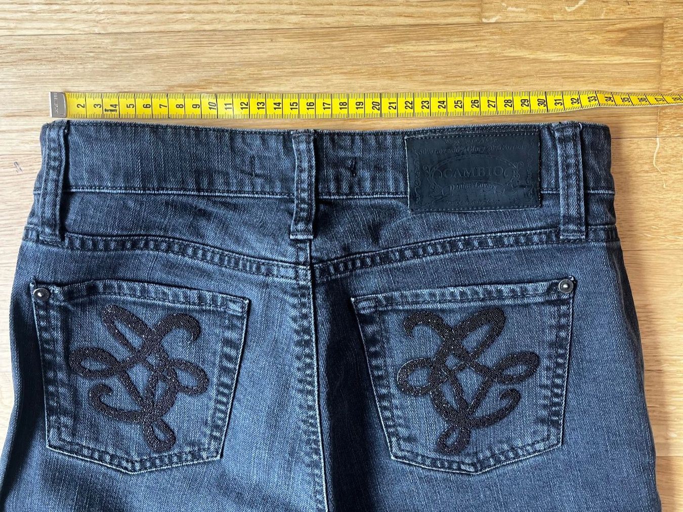 Jeans: Jeans noir patte d'eph – Gebraucht aus La Tour-de-Trême von lol_85kj 2