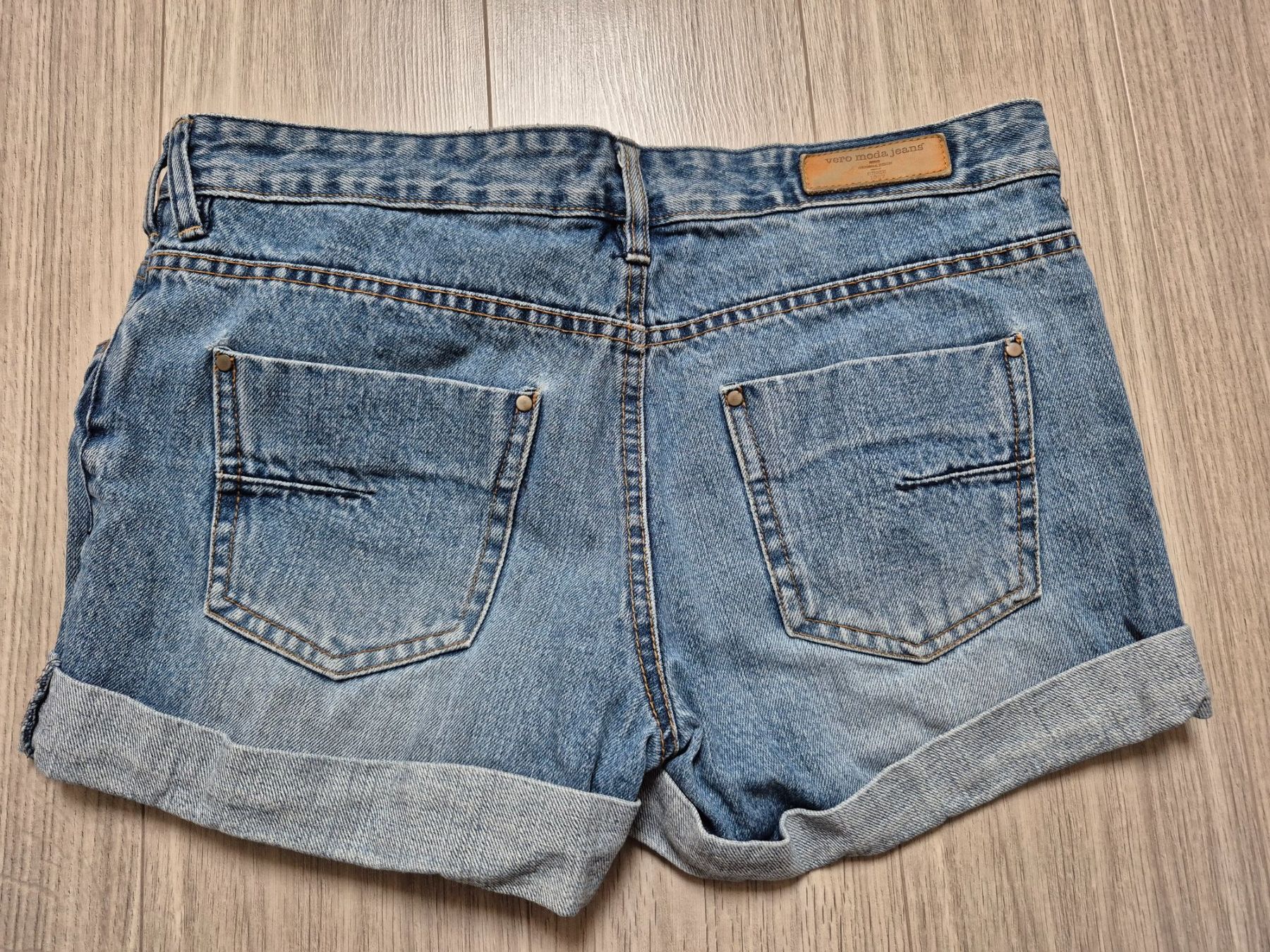 Vero Moda Jeans: Kurze Jeansshorts Vero Moda - W28 – Gebraucht aus Oberdorf NW von Raf. 1
