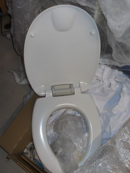 WC: Toilettensitz extra hoch/ W.C  Sitz Erhöhung , extrem robust – Usato da Egliswil venduto da jimygbs