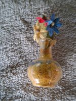 Herziges Väseli aus Glas mit Blumen fürs Puppenhaus