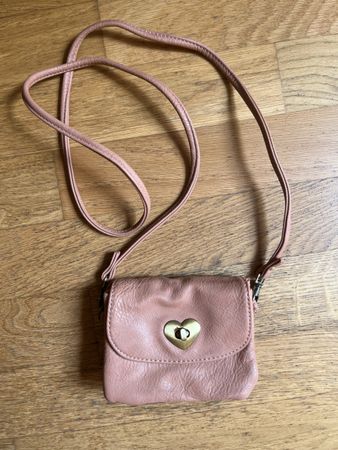 Umhängetasche Kinder rosa Kunstleder mit Herzverschluss