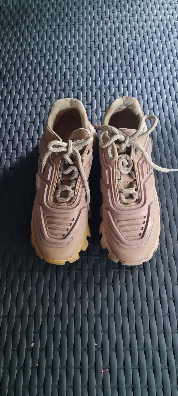 Prada Scarpe da donna: Prada Cloudbust Thunder sneakers beige size ca 39 (6). – Usato da Kloten venduto da waterdude69 3