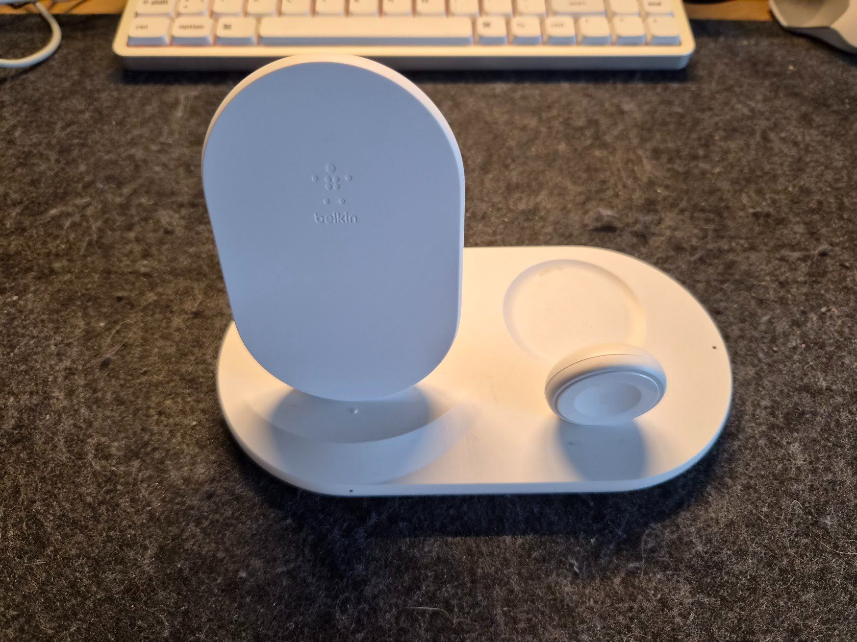 Belkin Caricabatterie: Belkin BoostCharge 3-in-1 – Usato da Muttenz venduto da denoized