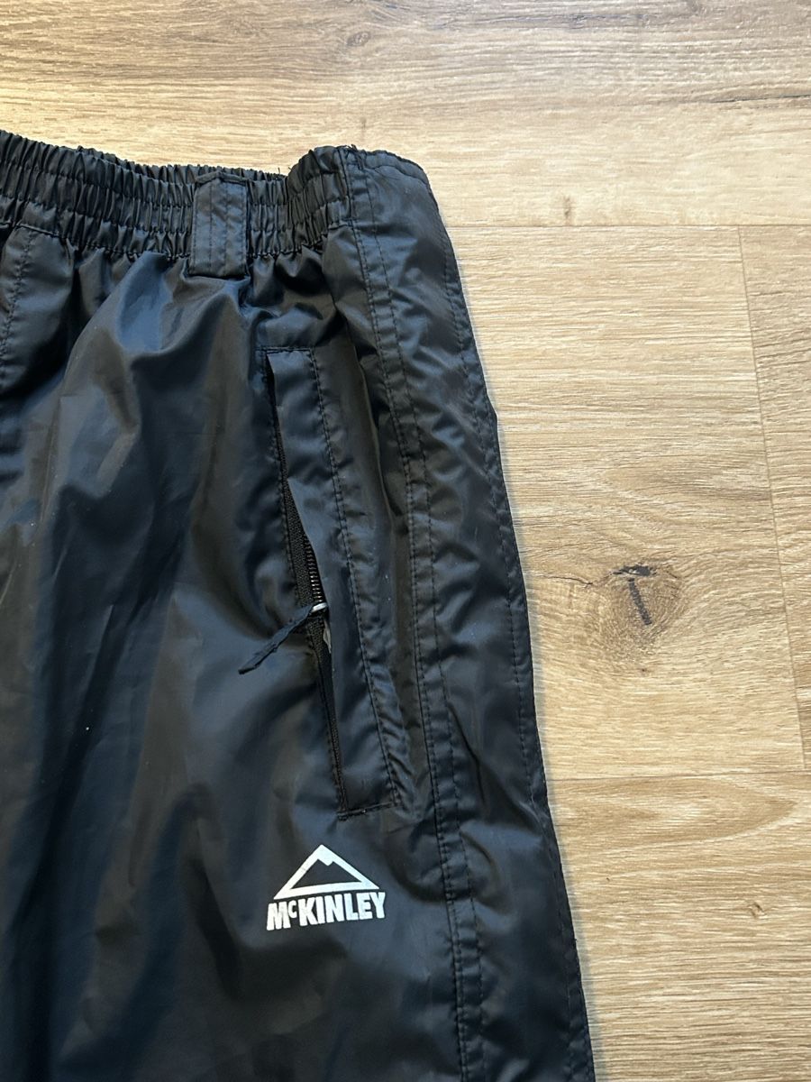 Mckinley Pantaloni: McKinley Kinder Regenhose Schwarz  Gr. 128 Neuwertig – Nuovo (secondo la descrizione) da Wolhusen venduto da eve_m6cg 2