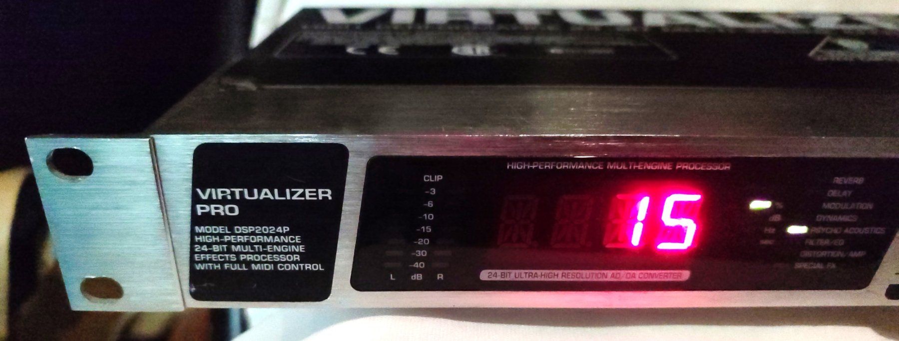 Behringer Equalizzatori: Behringer Virtualizer Pro  DSP2024P – Usato da Zénauva venduto da Alois6 5