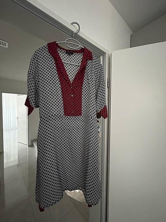 Kleider: Sommekleid-Armani Jeans-Grösse 38 – Gebraucht aus Rothrist von dam_2v82