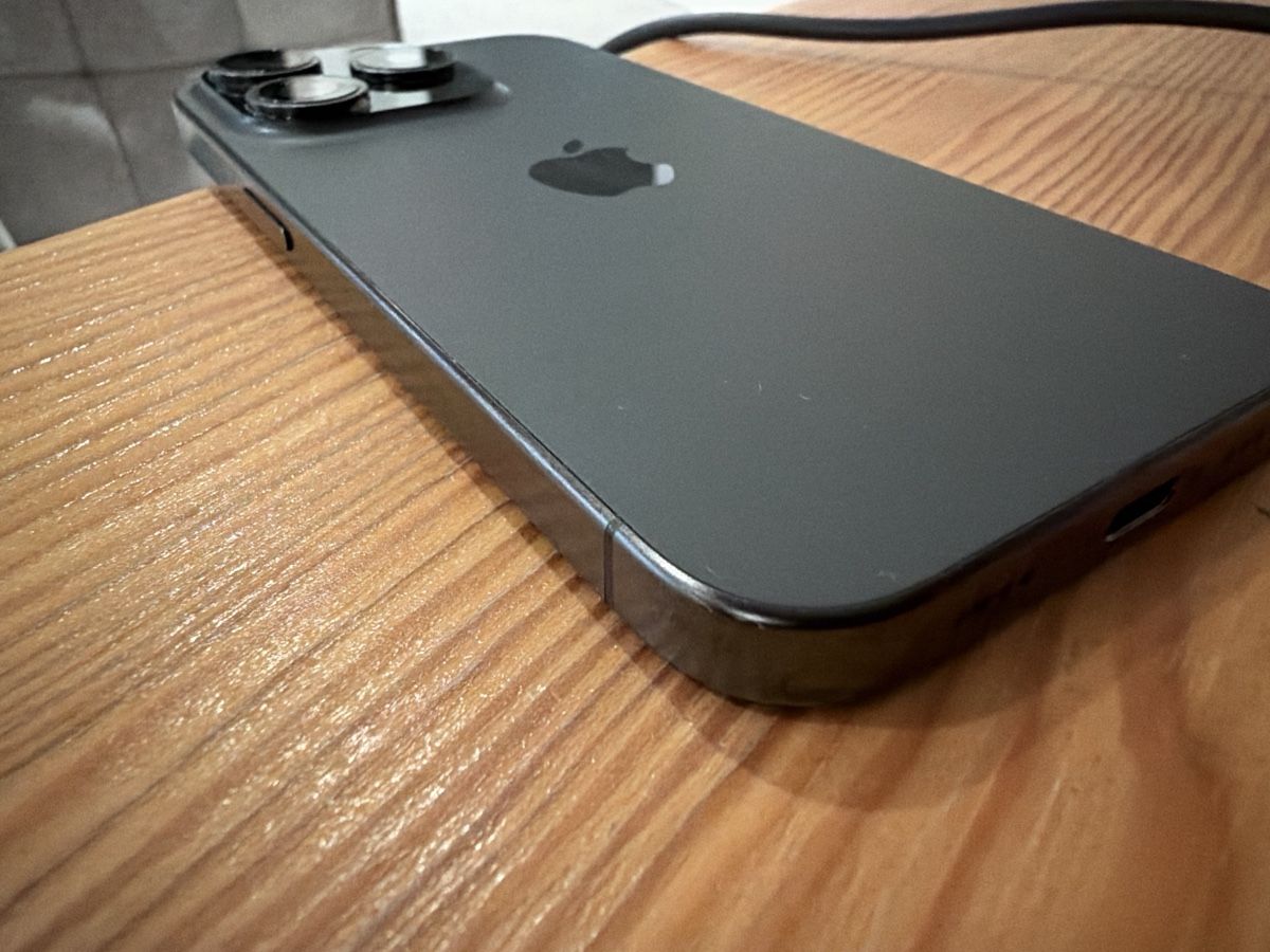 Apple Telefoni cellulari / Smartphones: Apple iPhone 15 Pro 128GB black Titanium – Usato da Wohlenschwil venduto da koe_fhd9 3