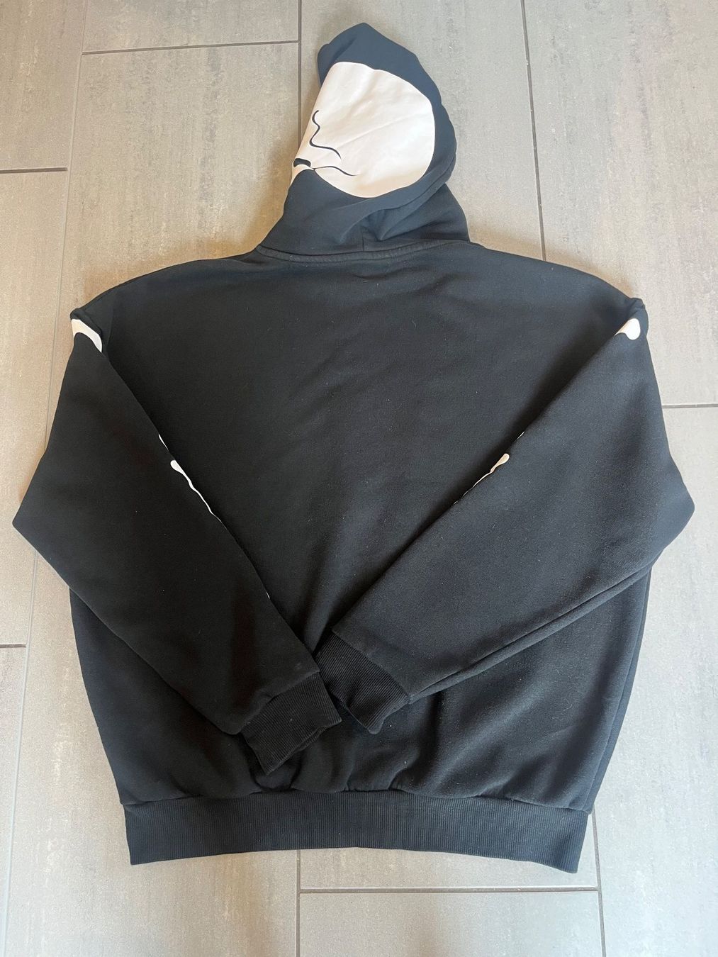 Maglioni & Felpe: Oversized Skelett Pullover von FSBN – Usato da Rebstein venduto da Raisinjosy 1