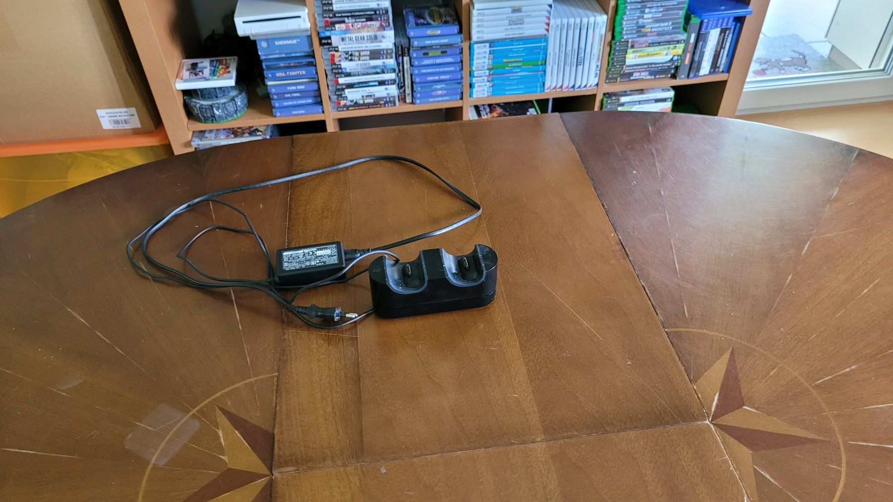 Giochi: Original Ladestation Sony PS4 – Usato da Gretzenbach venduto da Uli1980