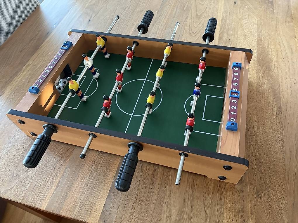 Jeux: Mini Tischfussball  - Gratis – D'occasion à Geuensee par PetraHu