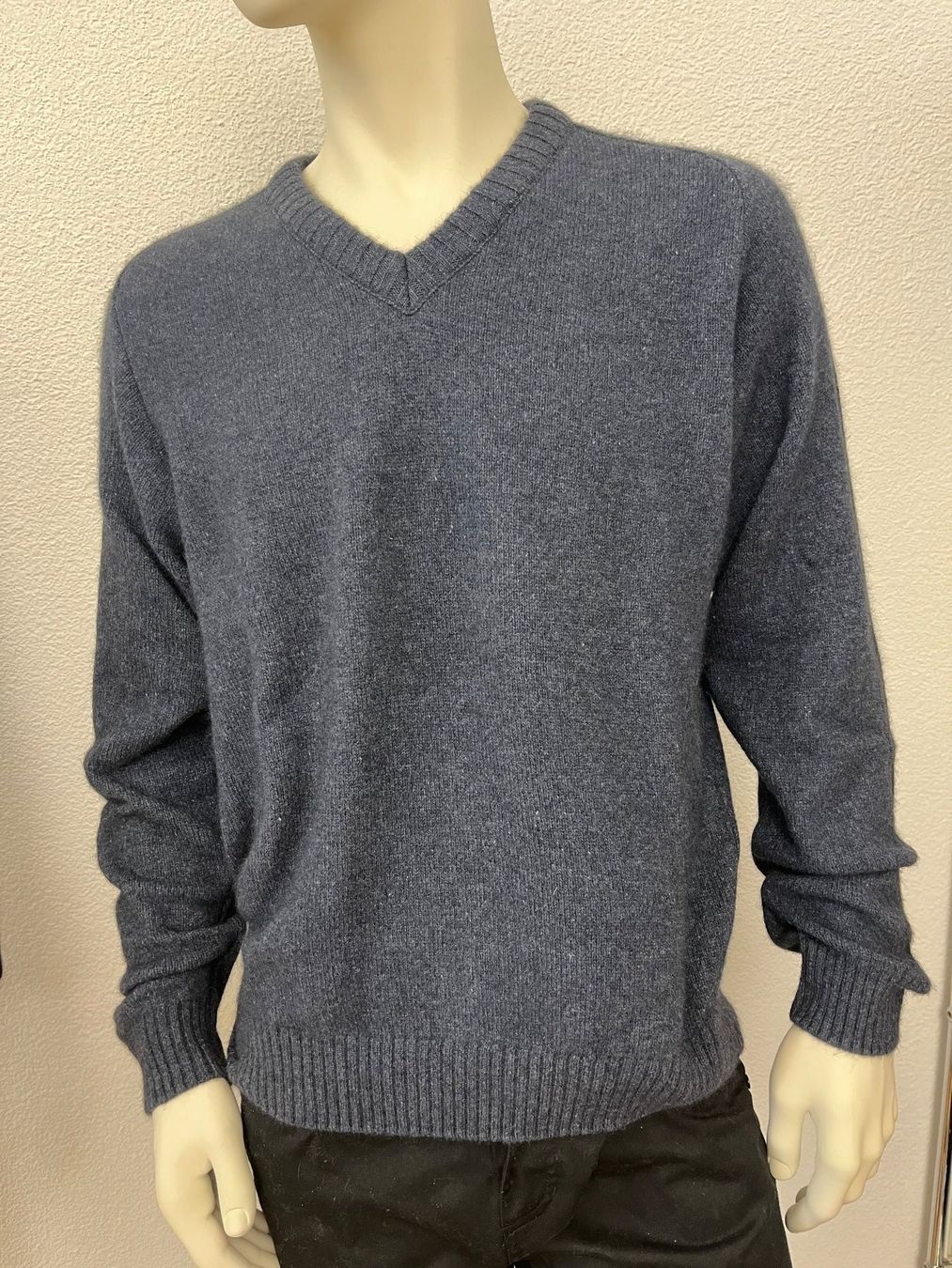 Maglioni & Felpe: Possum Pullover Herren V-Ausschnitt denim Grösse M – Nuovo e nell'imballaggio originale da Zollikofen venduto da marys-choice 2