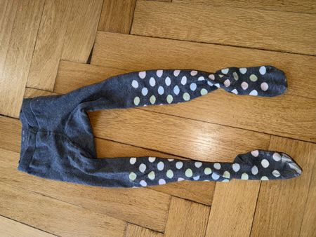 Kinder Strumpfhose grau gepunktet Grösse 110