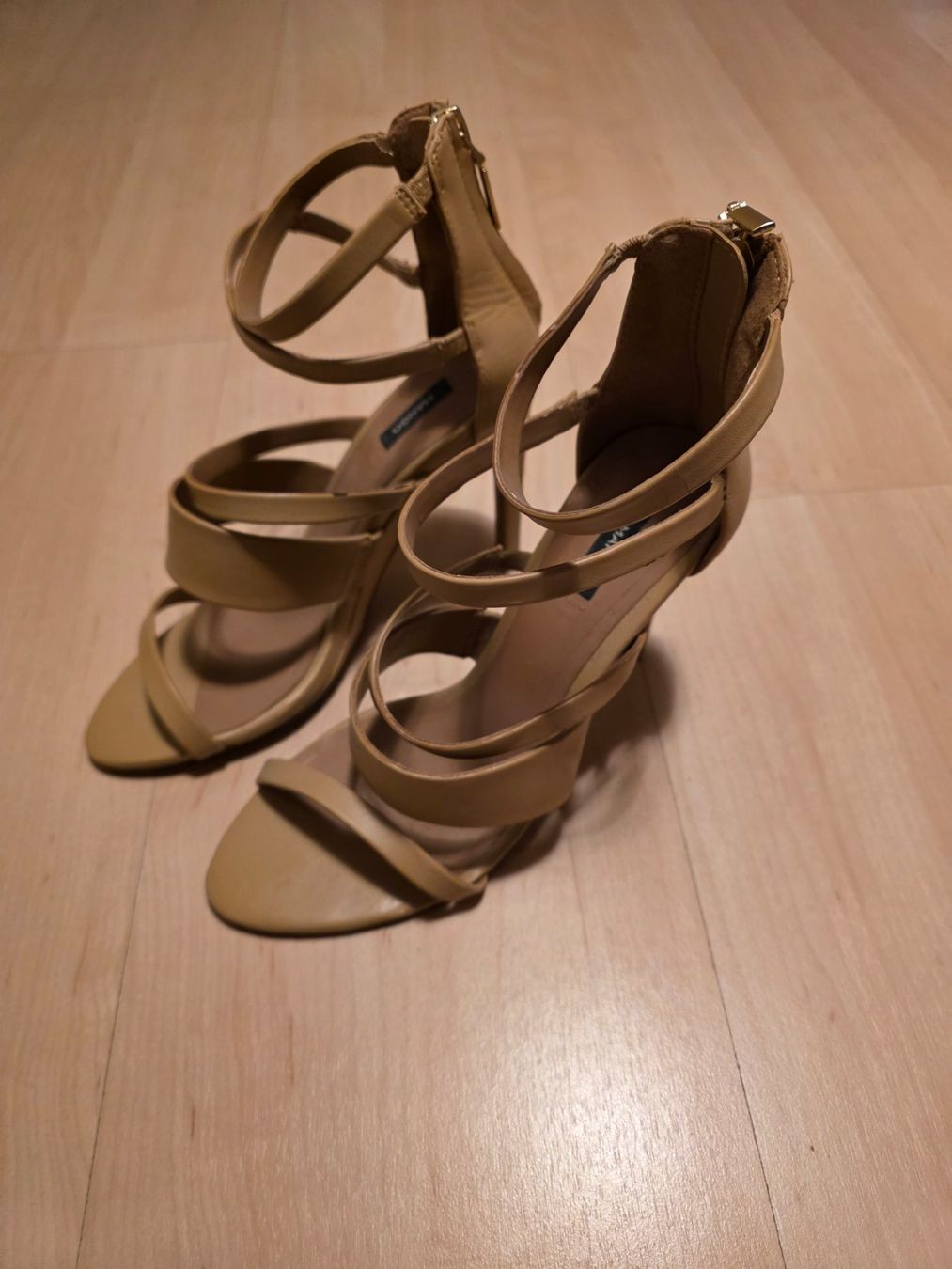 Mango Damenschuhe: Sandales Mango élégantes, couleur nude, taille 37 – Gebraucht aus Vallamand von rom_z7q6 1