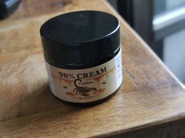 Schmerzcreme mit Bienen - und Skorpiongift 