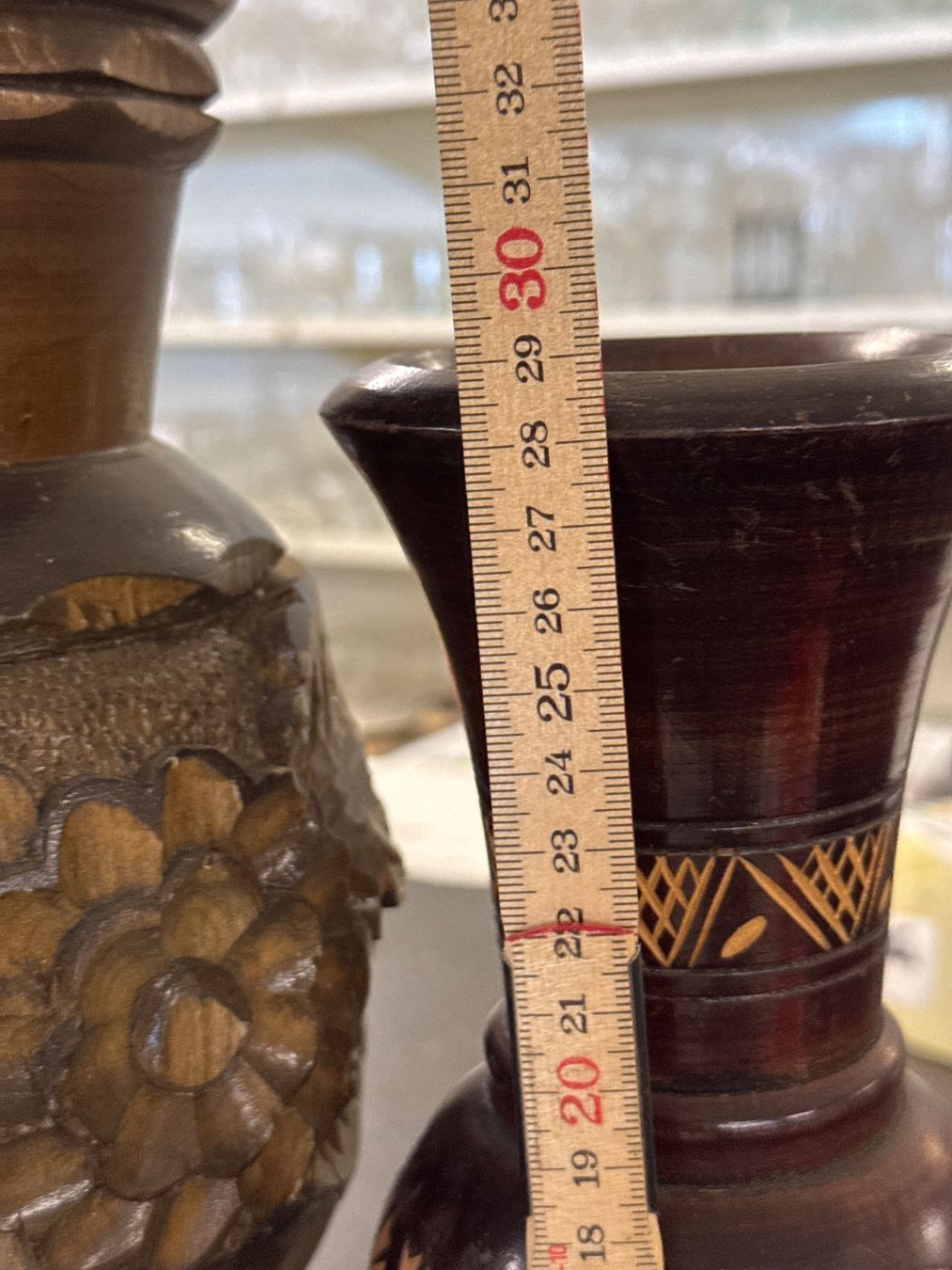Vasen & Gefässe: Handgeschlitzte Holzvase – Gebraucht aus Pratteln von Cartonsducoeur_bl 2