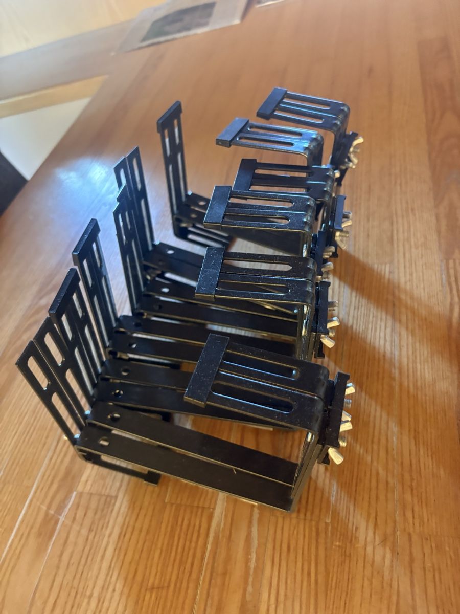 Quincaillerie: Balkon Topfhalterung 2x 6 Stück – Neuf avec emballage d'origine à Oberburg par nad_dp7q
