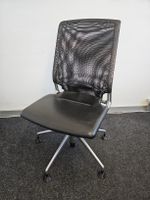 Bürostuhl Vitra M-Chair schwarz Netzrücken Sitz Leder gut