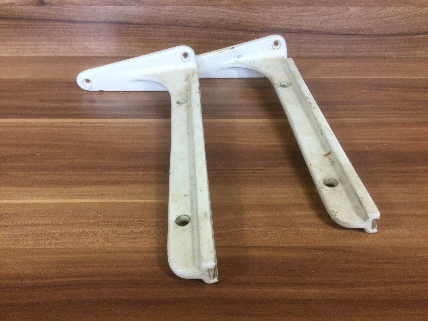 Werkzeuge: Alte Emailierte Gusseisen Winkel oder Tablarhalter – Gebraucht aus Wangen SZ von kuriosum12 2